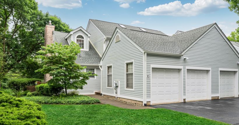 Townhome for Sale in Montville!